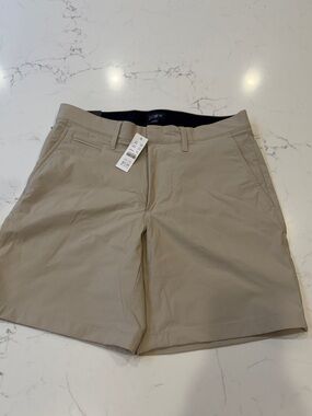 J. Crew Men’s Flat Front Shorts in Khaki- sz 28